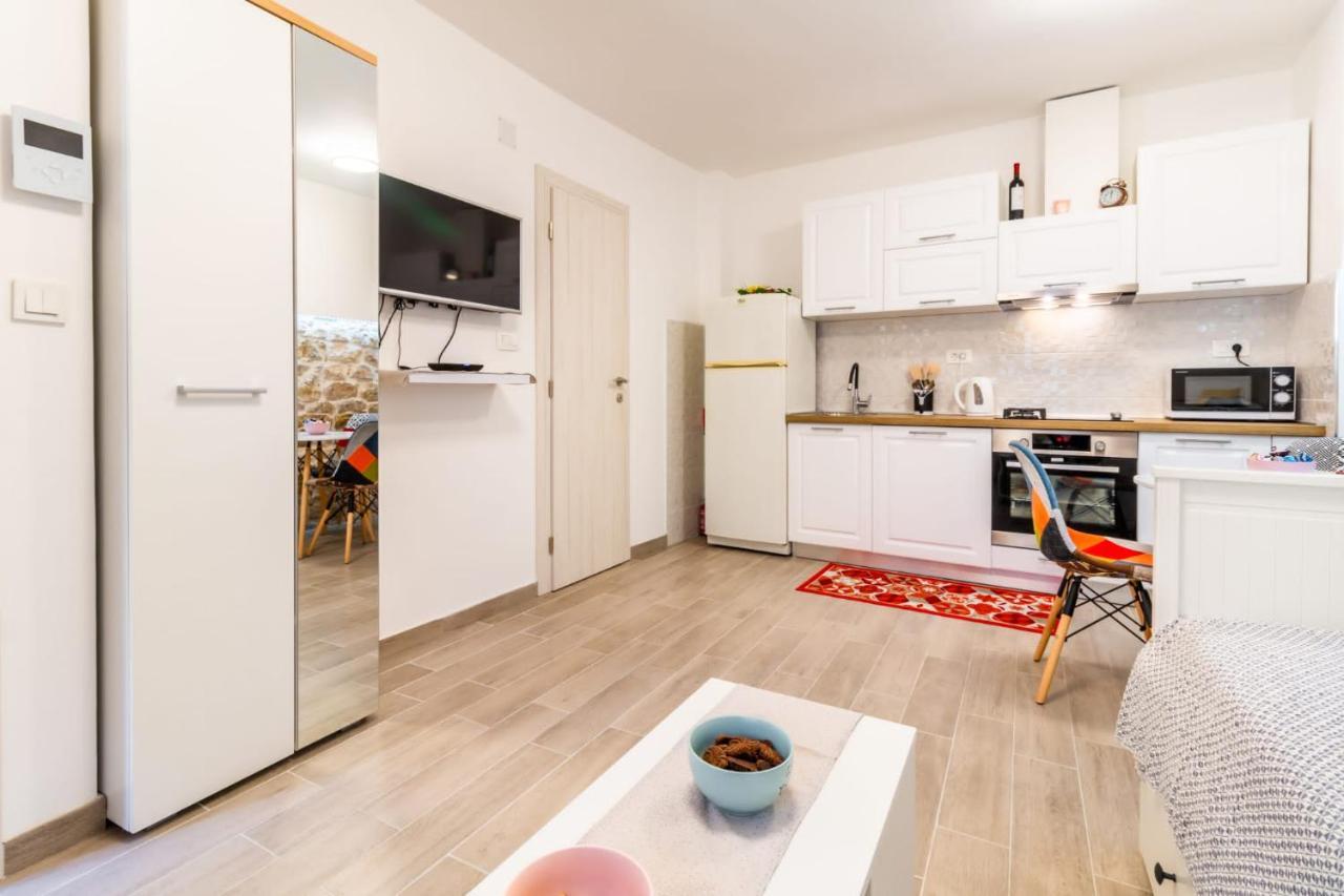 Studio Apartman Mirela Kastel Stafilic Kaštela Buitenkant foto