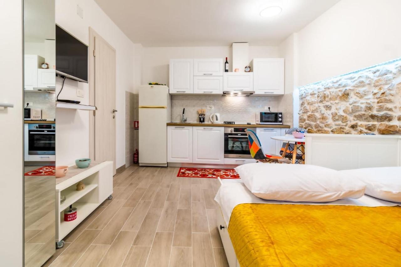 Studio Apartman Mirela Kastel Stafilic Kaštela Buitenkant foto
