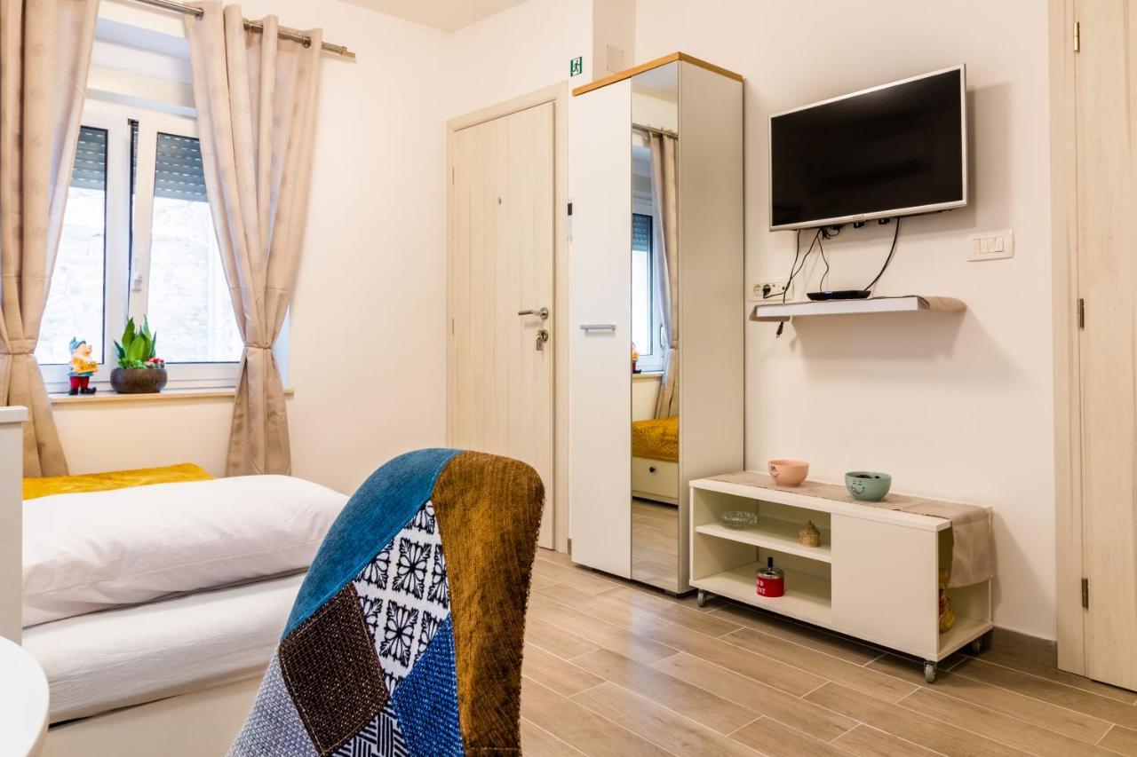 Studio Apartman Mirela Kastel Stafilic Kaštela Buitenkant foto