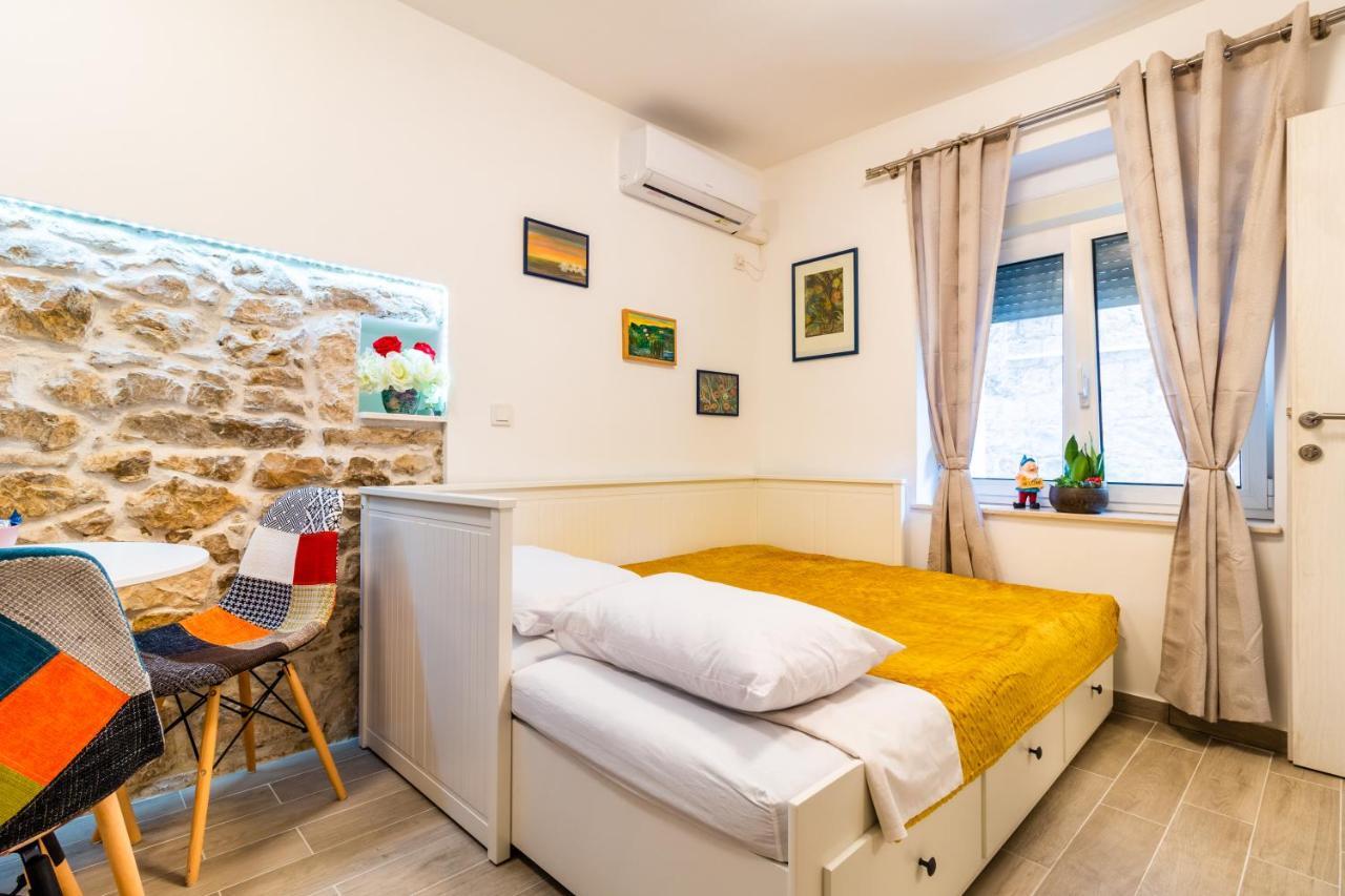 Studio Apartman Mirela Kastel Stafilic Kaštela Buitenkant foto